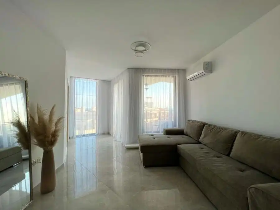 Bright 1-bedroom apartment with sea views, near the beach in Sveti Vlas.