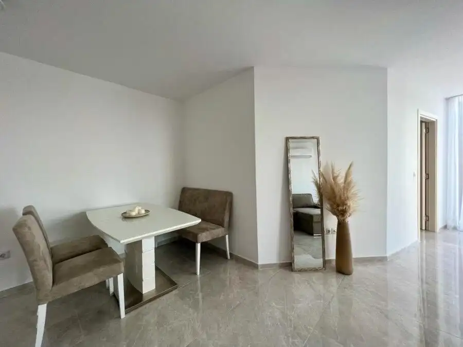 Sea view 1-bedroom apartment in Millennium 2, Sveti Vlas, close to the beach. Bright, spacious inter.