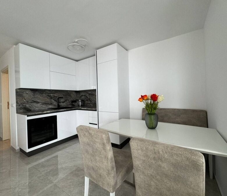 Sea view 1 bedroom apartment in Millennium 2, Sveti Vlas, 150m to the beach.