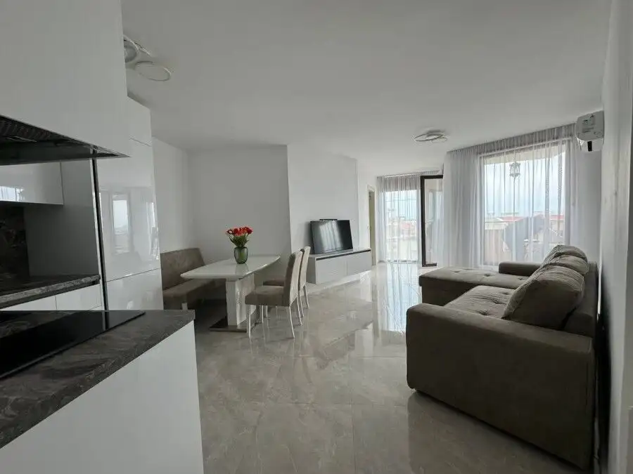 Sea view 1-bedroom apartment in Millennium 2, Sveti Vlas, just 150m from the beach. Bright, spacious.