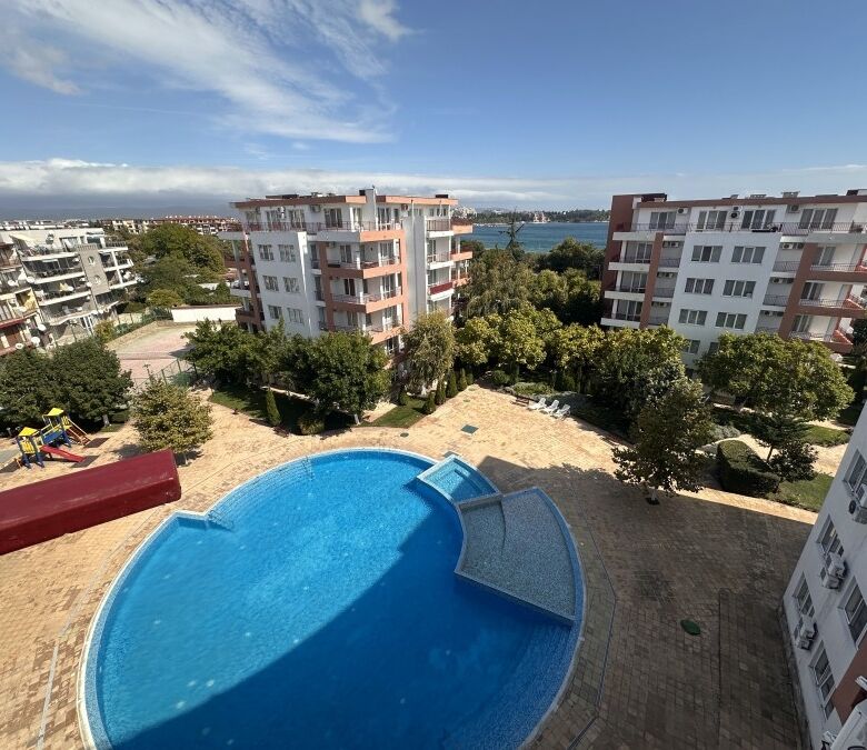 Sea view 2-bedroom top floor apartment with large terrace in Riviera Fort, Ravda.