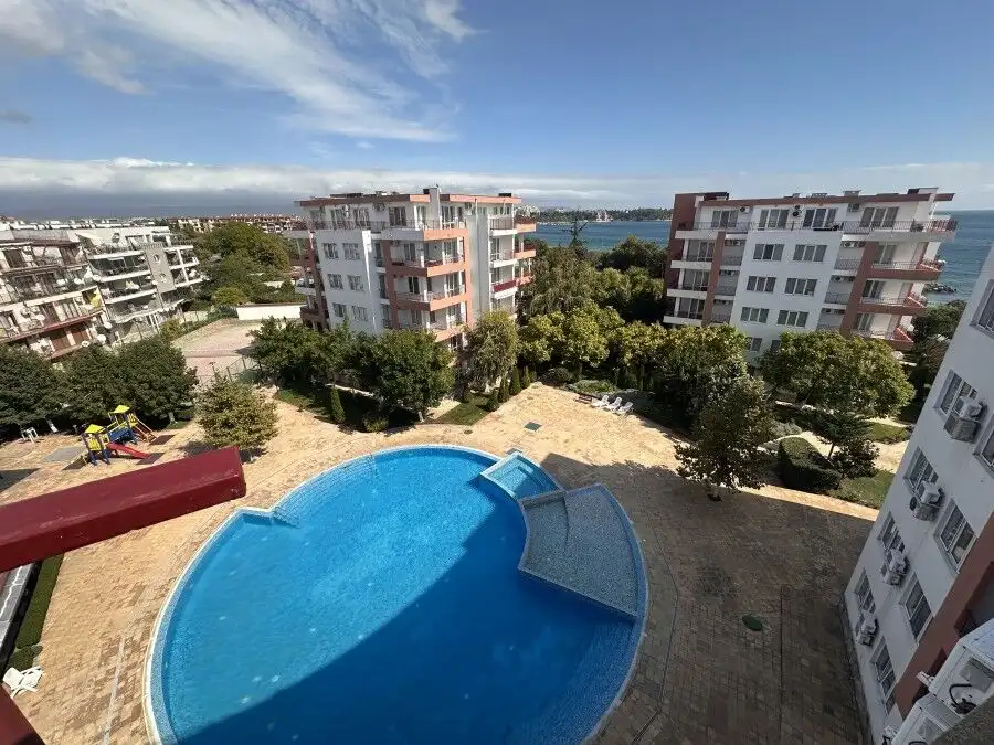 Sea view 2-bedroom top floor apartment with large terrace in Riviera Fort, Ravda.