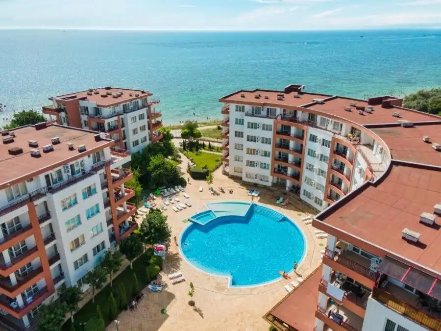 Seaside 2-bedroom top floor apartment with large terrace, offering stunning sea views in Riviera For.