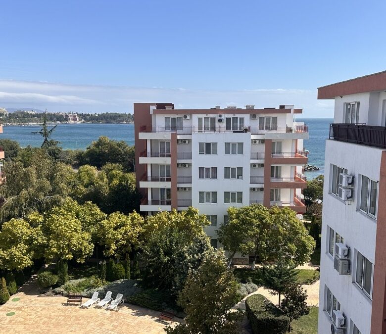 Sea view 1-bedroom apartment, 78 sq.m., first line, in Riviera Fort, Ravda.