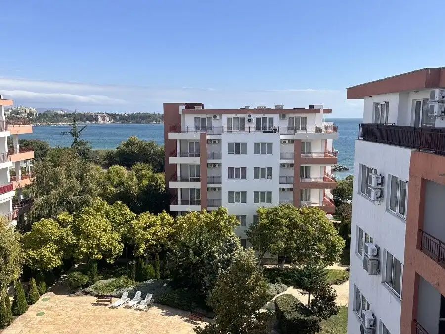 Sea view 1-bedroom apartment, 78 sq.m., first line, in Riviera Fort, Ravda.
