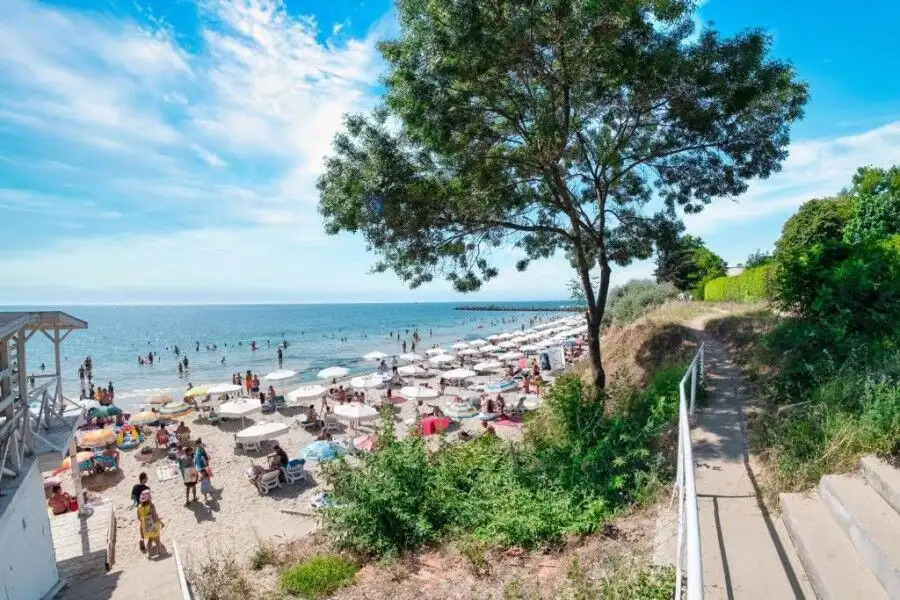 Beach view with umbrellas and people at Riviera Fort, Ravda.