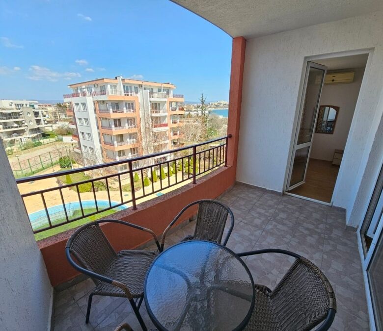 Sea view 1-bedroom apartment with balcony in Riviera Fort, Ravda, first line, 78 sq.m.