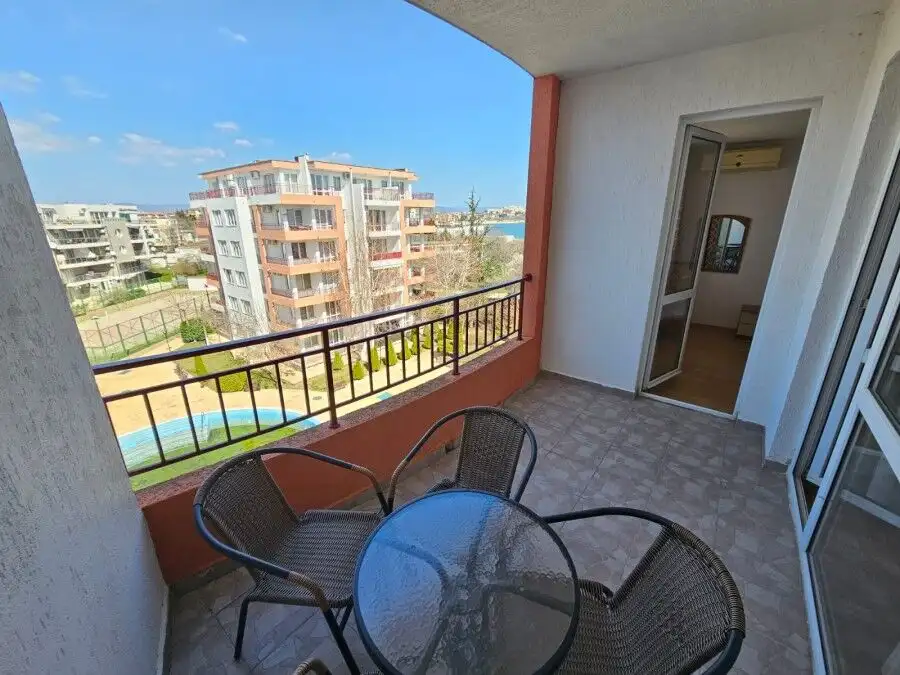 Sea view 1-bedroom apartment with balcony in Riviera Fort, Ravda, first line, 78 sq.m.