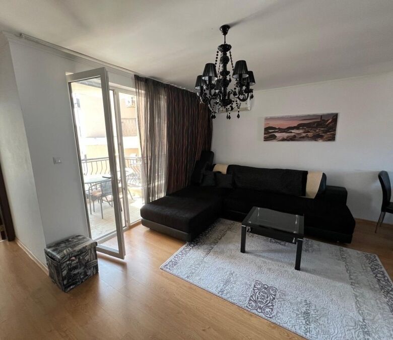 Sea view apartment with balcony, modern living room, and access to the beach in Sveti Vlas.