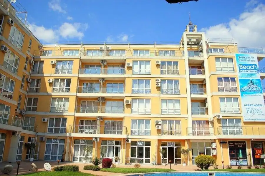 Floor 1-bedroom apartment in Flores Park, Sunny Beach center.