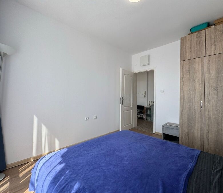 Floor apartment with 1 bedroom in Flores Park, Sunny Beach, offering 80 m2 of comfortable living spa.