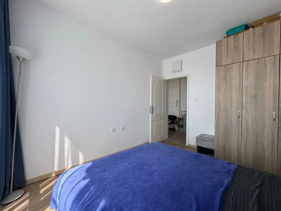 Floor apartment with 1 bedroom in Flores Park, Sunny Beach, offering 80 m2 of comfortable living spa.