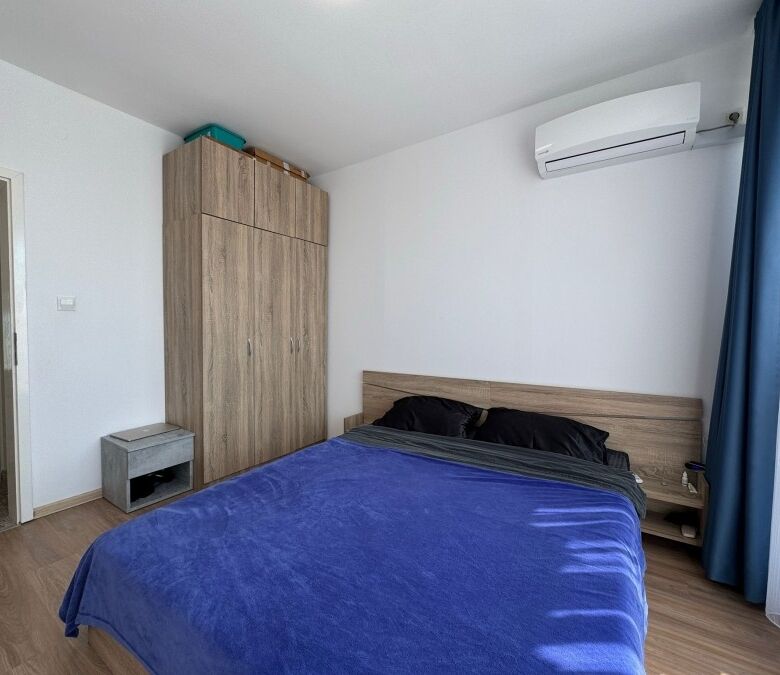 Apartment with 1 bedroom, top floor, 80 m2, located in Flores Park, Sunny Beach center.