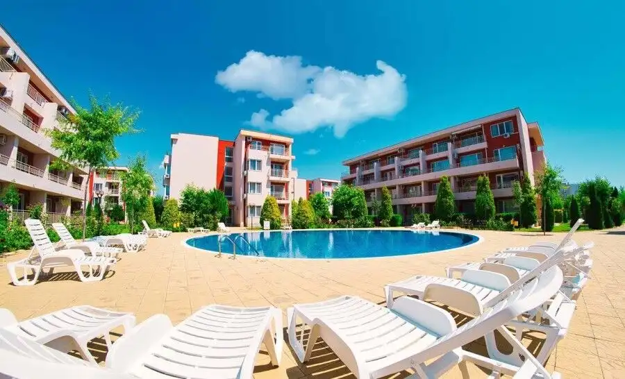 Modern furnished studio with 2 balconies and pool view in Nessebar Fort Club.