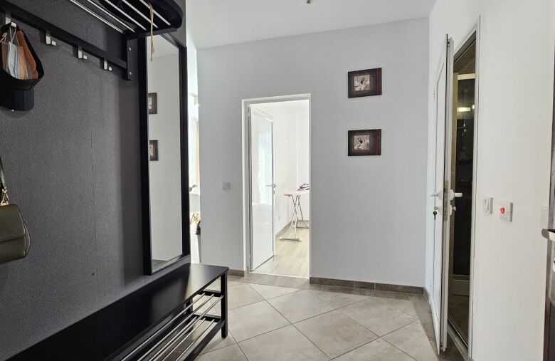 Bright 1-bedroom apartment with modern furnishings, located in Golden Day 2, just 500m from the sea.