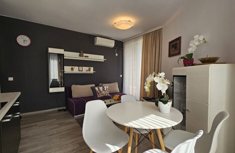 Comfortable 54 m2 apartment with modern furnishings in Golden Day 2, Sunny Beach, just 500m from the.