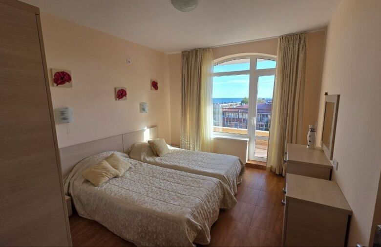 Sea view top floor apartment, 65 sq.m., in Panorama Dreams, Sveti Vlas, 100 m to the sea.
