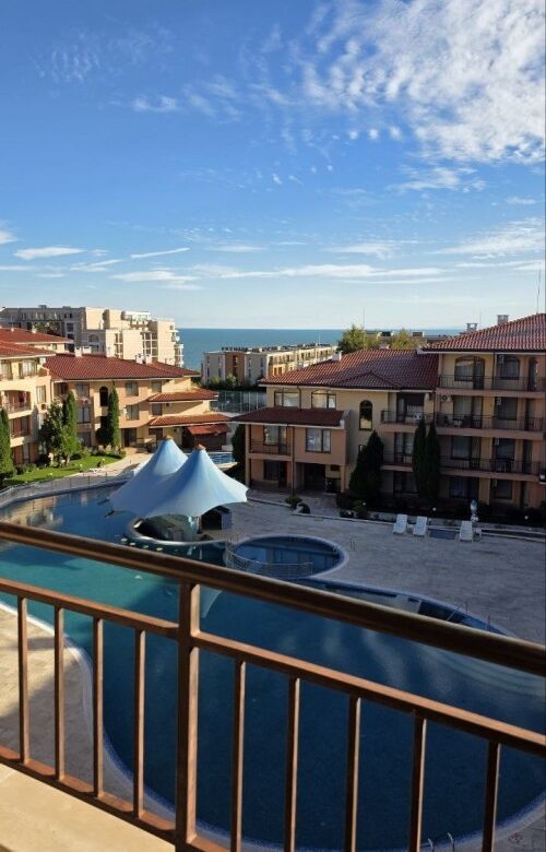 Sea view top floor Sveti Vlas apartment near the beach.