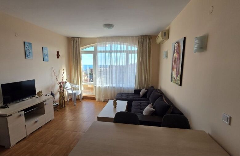 Bright top floor apartment with sea views in Panorama Dreams, Sveti Vlas, 100m from the beach.