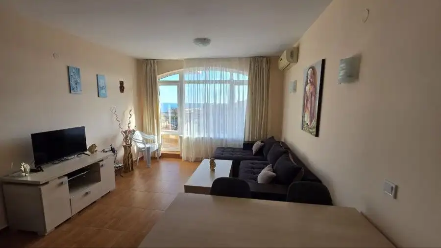 Bright top floor apartment with sea views in Panorama Dreams, Sveti Vlas, 100m from the beach.