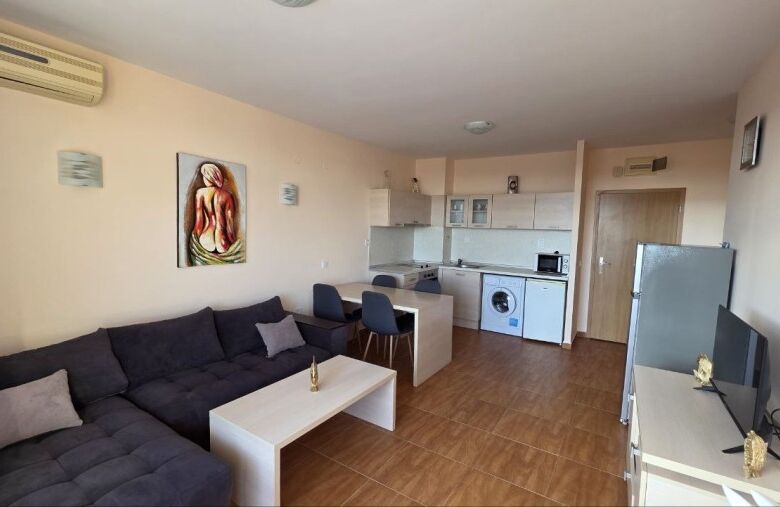 Modern top floor apartment with sea views in Panorama Dreams, Sveti Vlas, 100m from the beach.