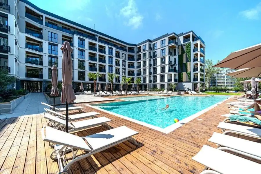 Luxurious 1-bedroom apartment in Emilia Romana Verde with pool access.