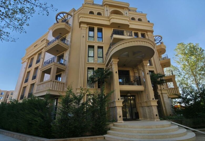 Elegant penthouse with spacious terraces and panoramic views in Aphrodite Green, Sunny Beach.