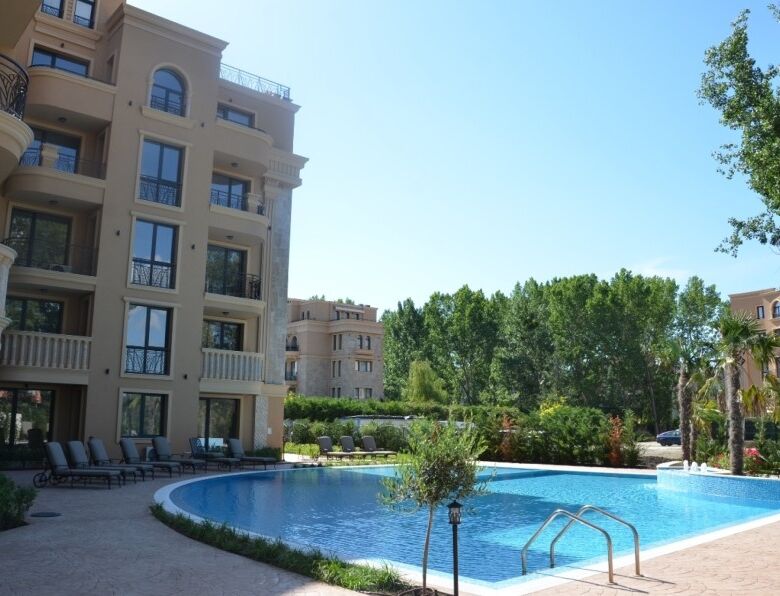 Elegant penthouse with pool, large terrace, and panoramic views in Aphrodite Green, Sunny Beach.