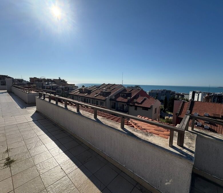Top floor studio with sea and pool views in Panorama Bay 2, St. Vlas, 41 sq.m., close to the beach.