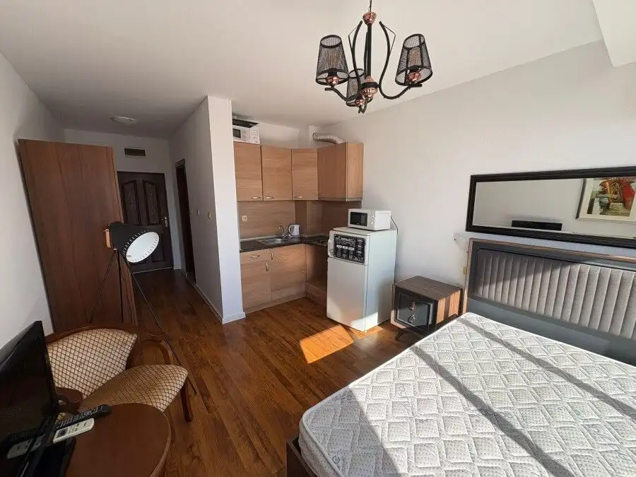 Modern studio with sea and pool views, 41 sq.m. in St. Vlas, close to the beach.