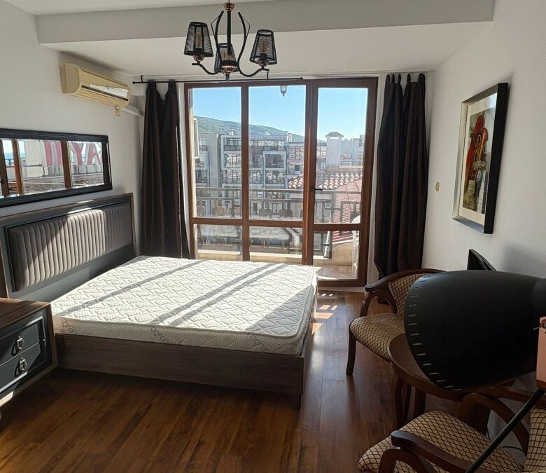 Top floor studio apartment with sea and pool views, 41 sq.m. in Panorama Bay 2, St. Vlas, close to t.