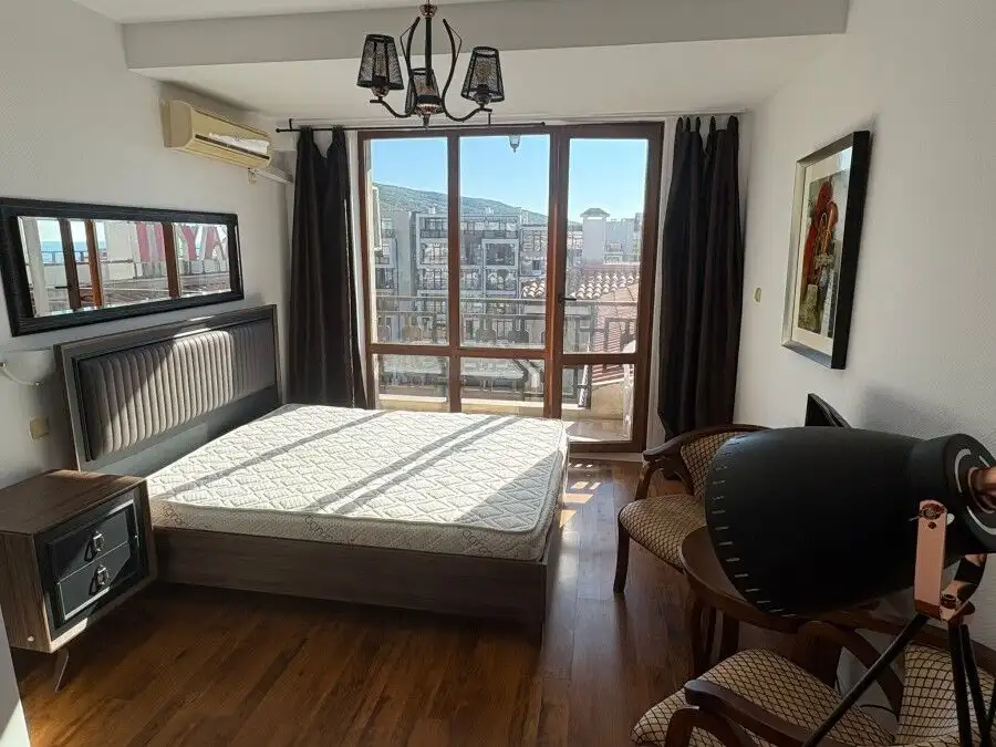 Top floor studio apartment with sea and pool views, 41 sq.m. in Panorama Bay 2, St. Vlas, close to t.