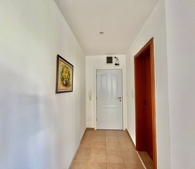 Interior view of a spacious 1-bedroom apartment with sea views in Riviera Fort, Ravda.
