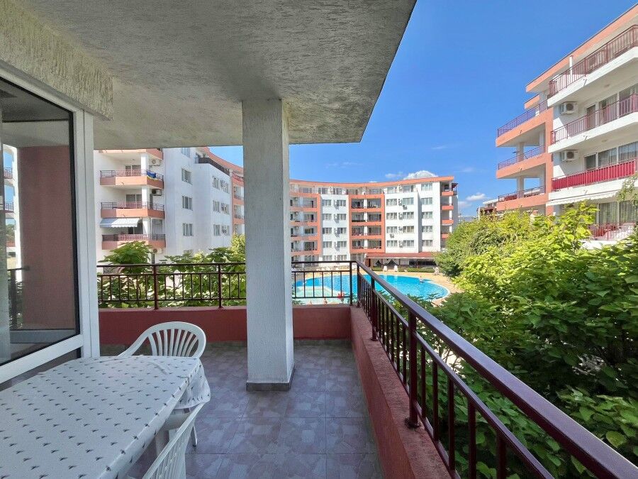 Spacious 1-Bed Apartment with Sea Views First-line 1-bedroom apartment with sea views in Riviera Fort, Ravda, 86 sq.m.