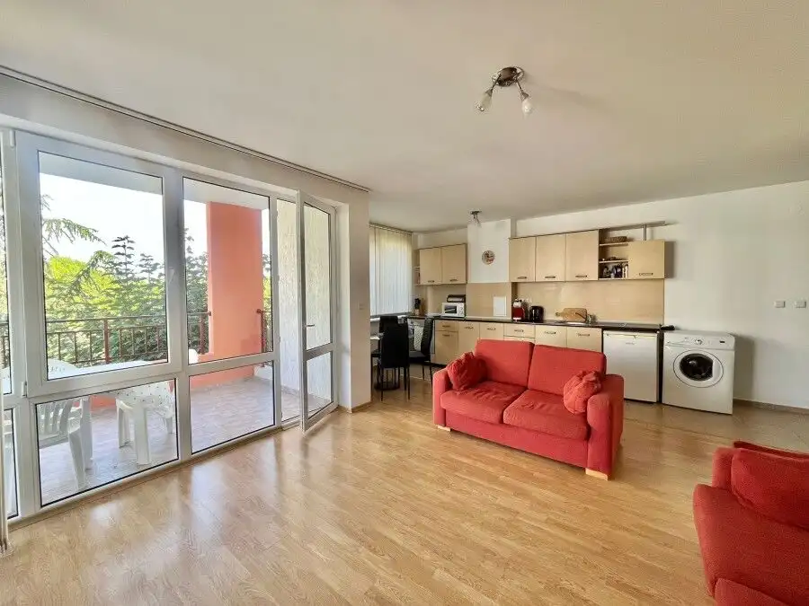 Bright 1-bedroom apartment with sea views in Riviera Fort, Ravda, 86 sq.m., first line.