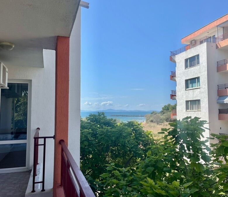 Bright 1-bedroom apartment with sea views, 86 sq.m., located on the first line in Ravda. Perfect for.
