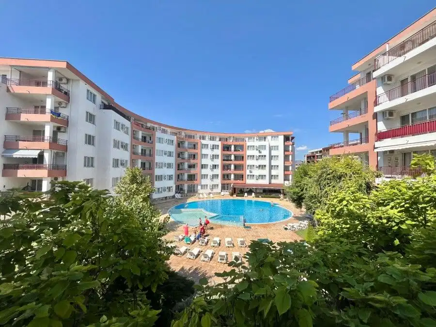 Seaside apartment with pool, surrounded by greenery, in Riviera Fort, Ravda. Perfect for relaxing ho.
