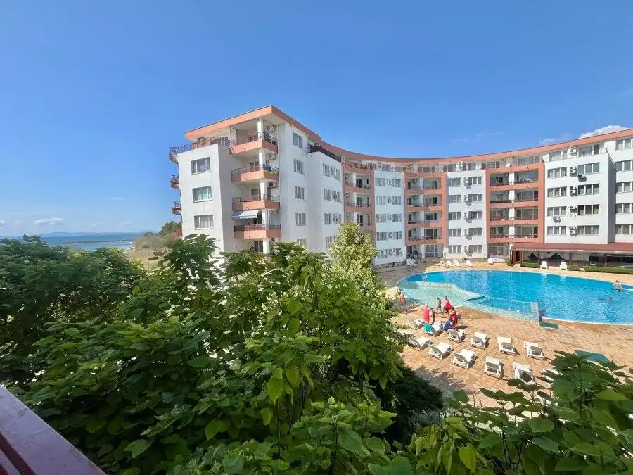 Bright 1-bedroom apartment with sea views in Riviera Fort, Ravda, 86 sq.m., first line. Perfect for.