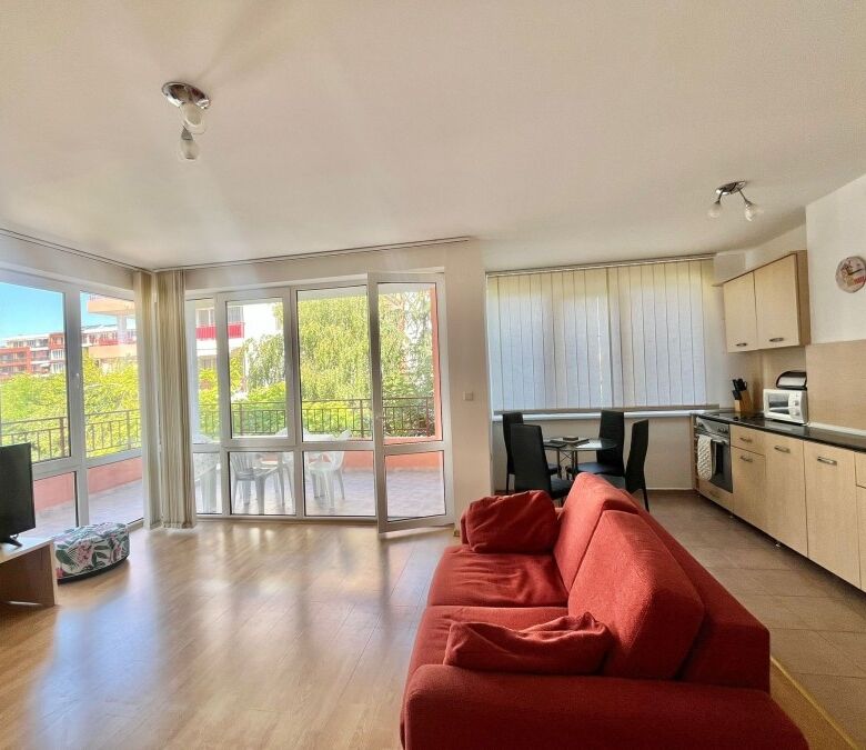 Spacious 1-bedroom apartment with sea views in Riviera Fort, Ravda, 86 sq.m., first line.