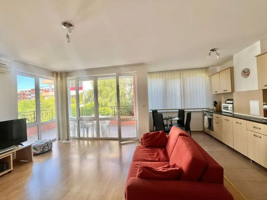 Spacious 1-bedroom apartment with sea views in Riviera Fort, Ravda, 86 sq.m., first line.