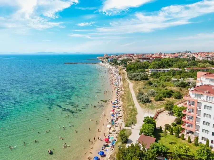 Beachfront studio apartment with sea views in Riviera Fort, Ravda.