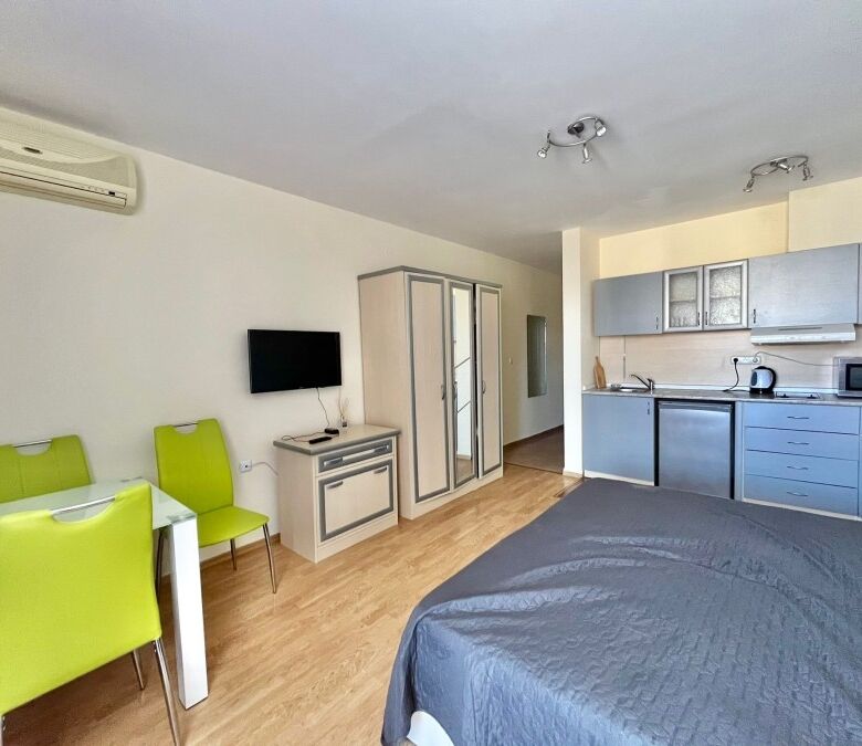 Bright studio apartment with open-plan living area and kitchenette in Riviera Fort, Ravda.