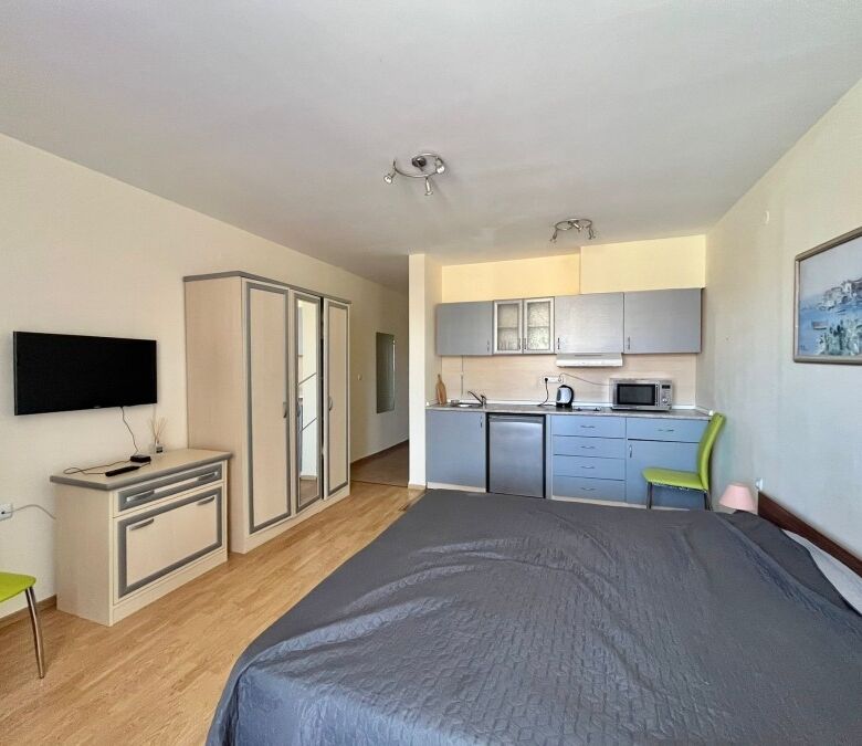 Bright studio apartment with modern kitchen in Riviera Fort, Ravda.
