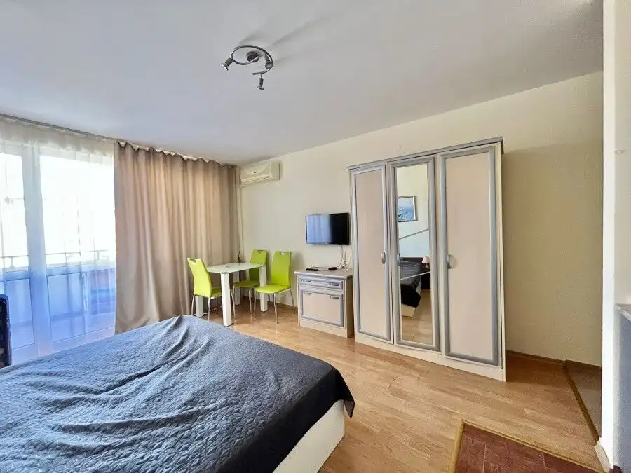 Spacious studio apartment with 47 sq.m. in Riviera Fort, Ravda, featuring modern furnishings and a b.