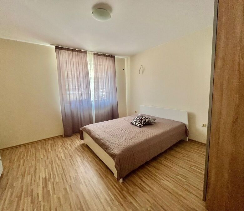 Spacious ground floor 1-bedroom apartment in Ravda, just 20 meters from the sea, ideal for seaside l.