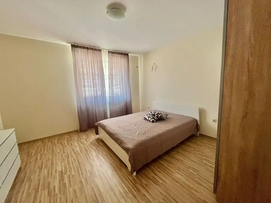 Spacious ground floor 1-bedroom apartment in Ravda, just 20 meters from the sea, ideal for seaside l.