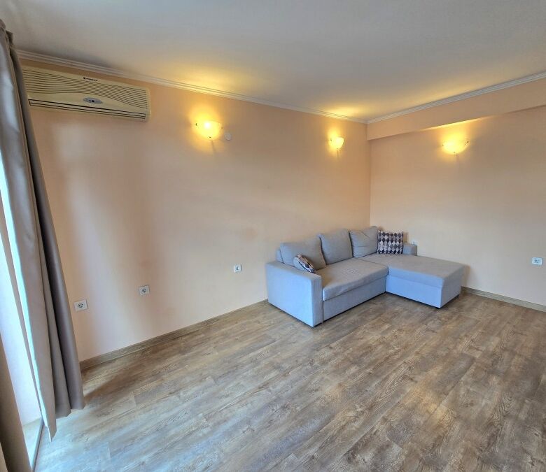 Bright living room with sofa and wooden flooring, near the sea in Ravda.