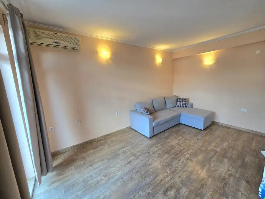 Bright living room with sofa and wooden flooring, near the sea in Ravda.