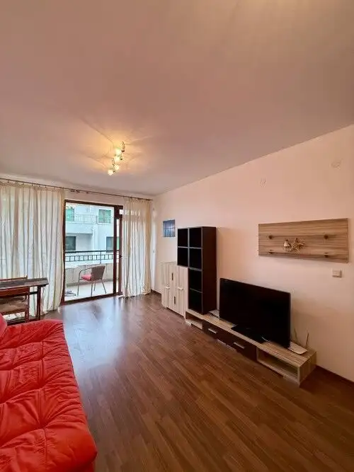 Bright living room with balcony and sea view in Villa Aqua.