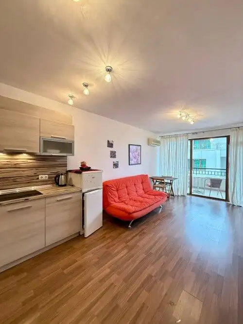 Bright interior of a 1-bedroom apartment with sea views in Sveti Vlas, just 150m from the beach. Mod.